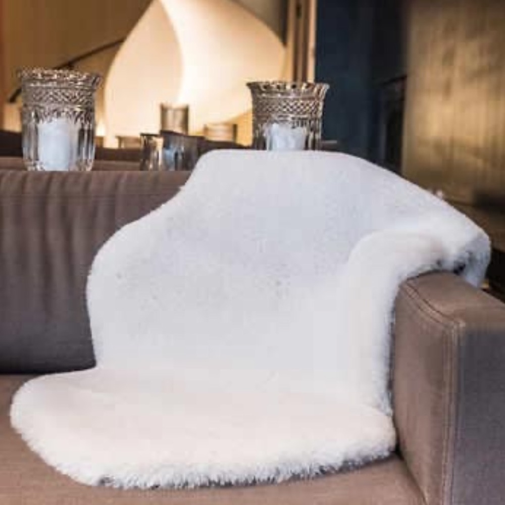 Plush Faux Sheepskin Accent Pelt NWT! - Picture 1 of 3